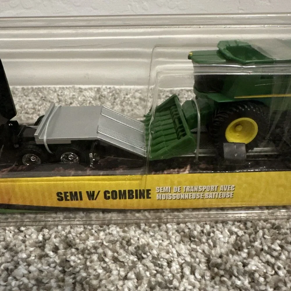 Ertl 35744 1:64 Scale Diecast John Deere Hauler Semi Truck w/Tractors on Trailer